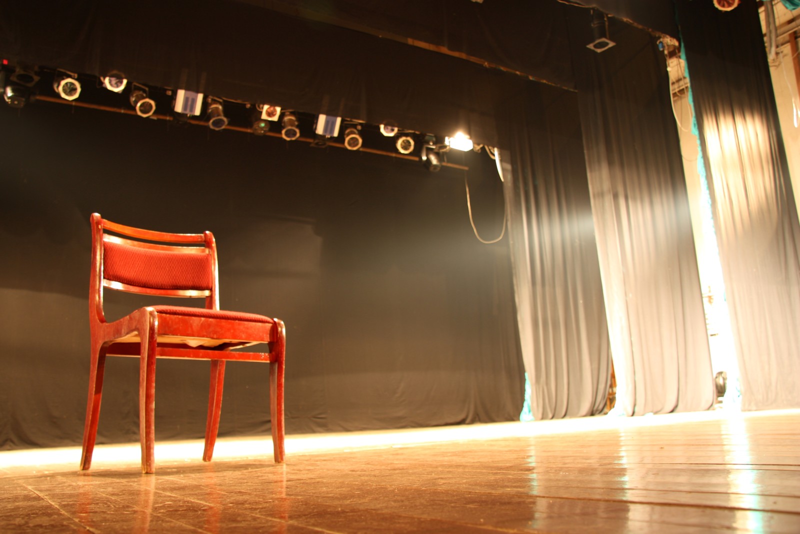 1835902-chair-on-empty-theatre-stage 1835902-chair-on-empty-theatre-stage