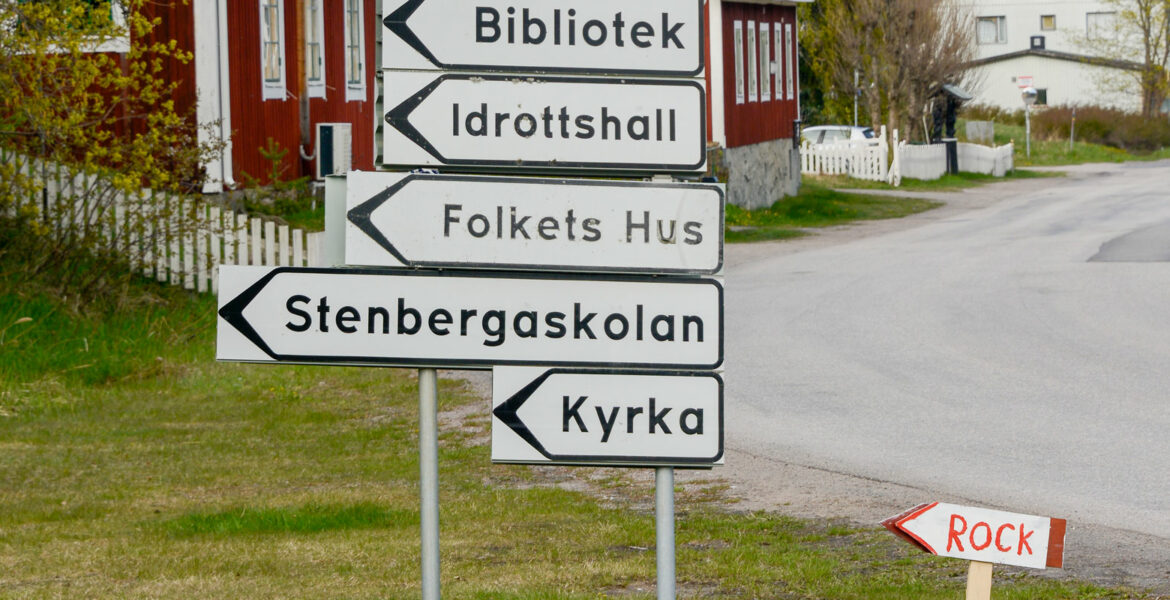 Illustration: Folkets Hus mitt i byn