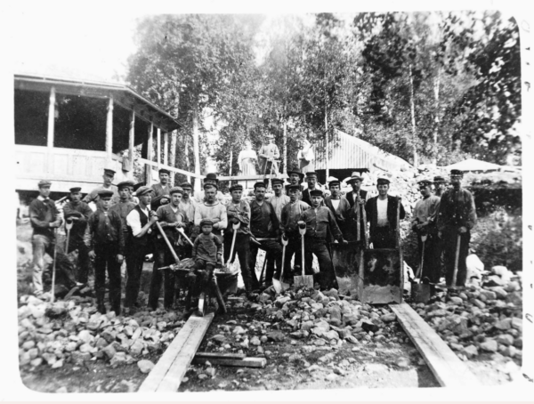 Grundgrävning i Smedjebacken 1909. Foto: ARAB