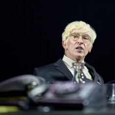 Dr. Strangelove från National Theatre. Premiär på bio 27 mars! Foto: Manuel Harlan